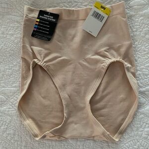 Hanes Nude Shapewear Medium NWT